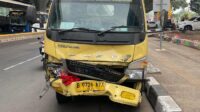 Truk Terobos Lampu Merah, Pemotor Tewas di Cibubur
