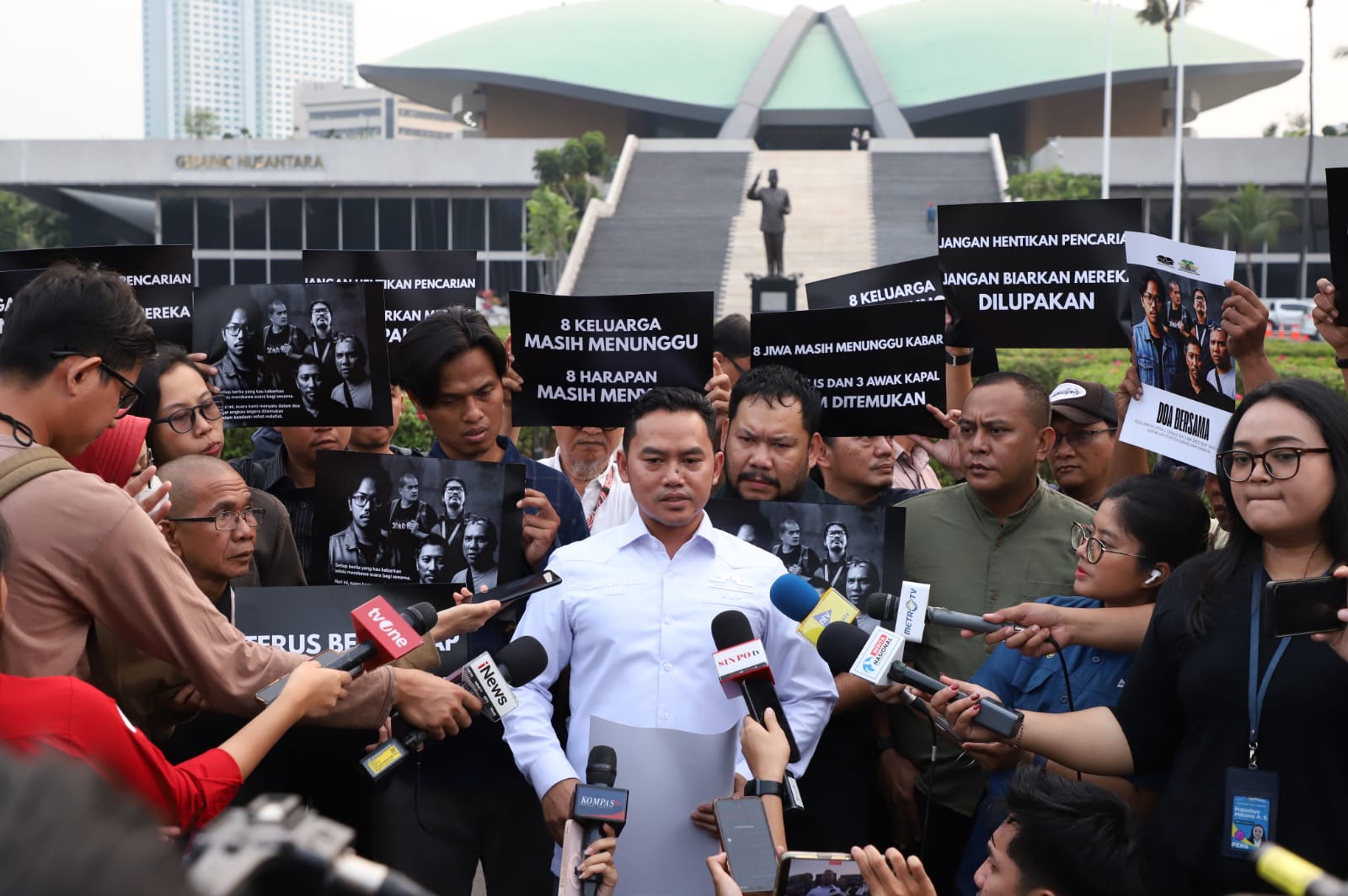 5 Jurnalis Hilang Saat Liputan Krakatau, KWP Gelar Doa Bersama di Senayan