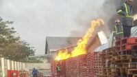 Kebakaran-Gudang-Cikarang-Pusat-3-1024x701 Asap Membubung di MM2100, Gudang Marketplace Terbakar