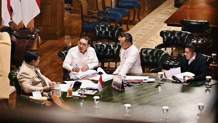 Fadli Zon Bawa Usulan Tokoh Penerima Tanda Kehormatan ke Presiden Prabowo