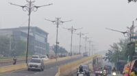 Kabut Asap Pekat Ganggu Aktivitas di Pekanbaru