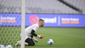 Paes dan Tjoe-A-On Tampil, Ajax Bungkam Willem II