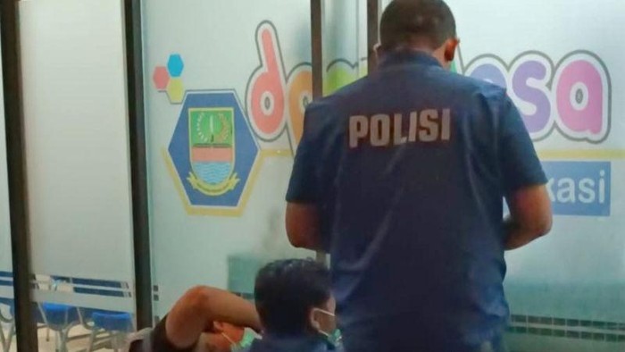 Ruang Bupati Bekasi Digembok Massa, Diduga Dipicu Polemik Pilkades