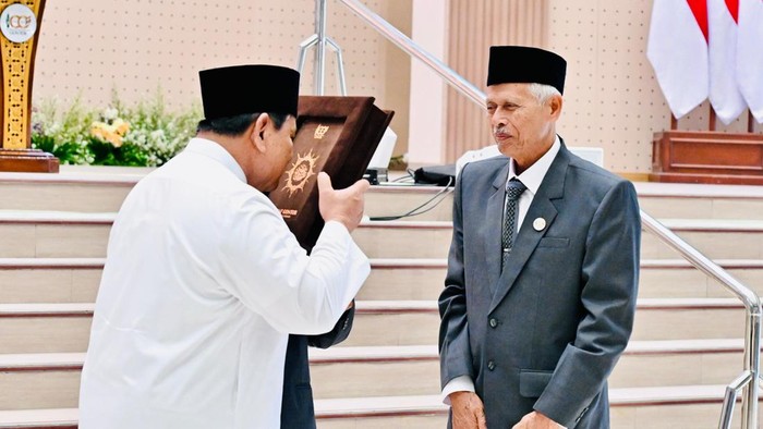 Hadiah Istimewa untuk Prabowo di Puncak Harlah 100 Tahun Gontor