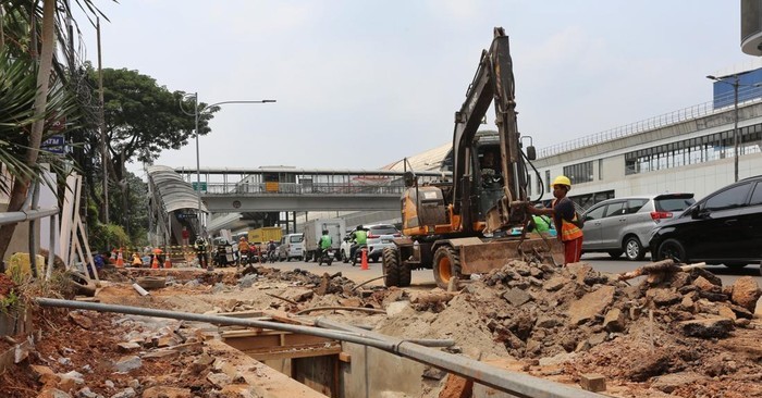 Revitalisasi Trotoar Gatot Subroto Ditarget Rampung November
