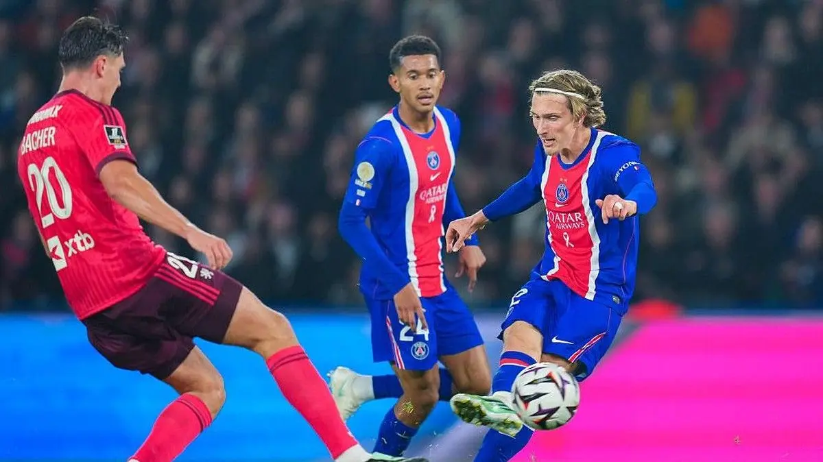 PSG Taklukkan Lyon 2-0, Puncak Klasemen Berubah