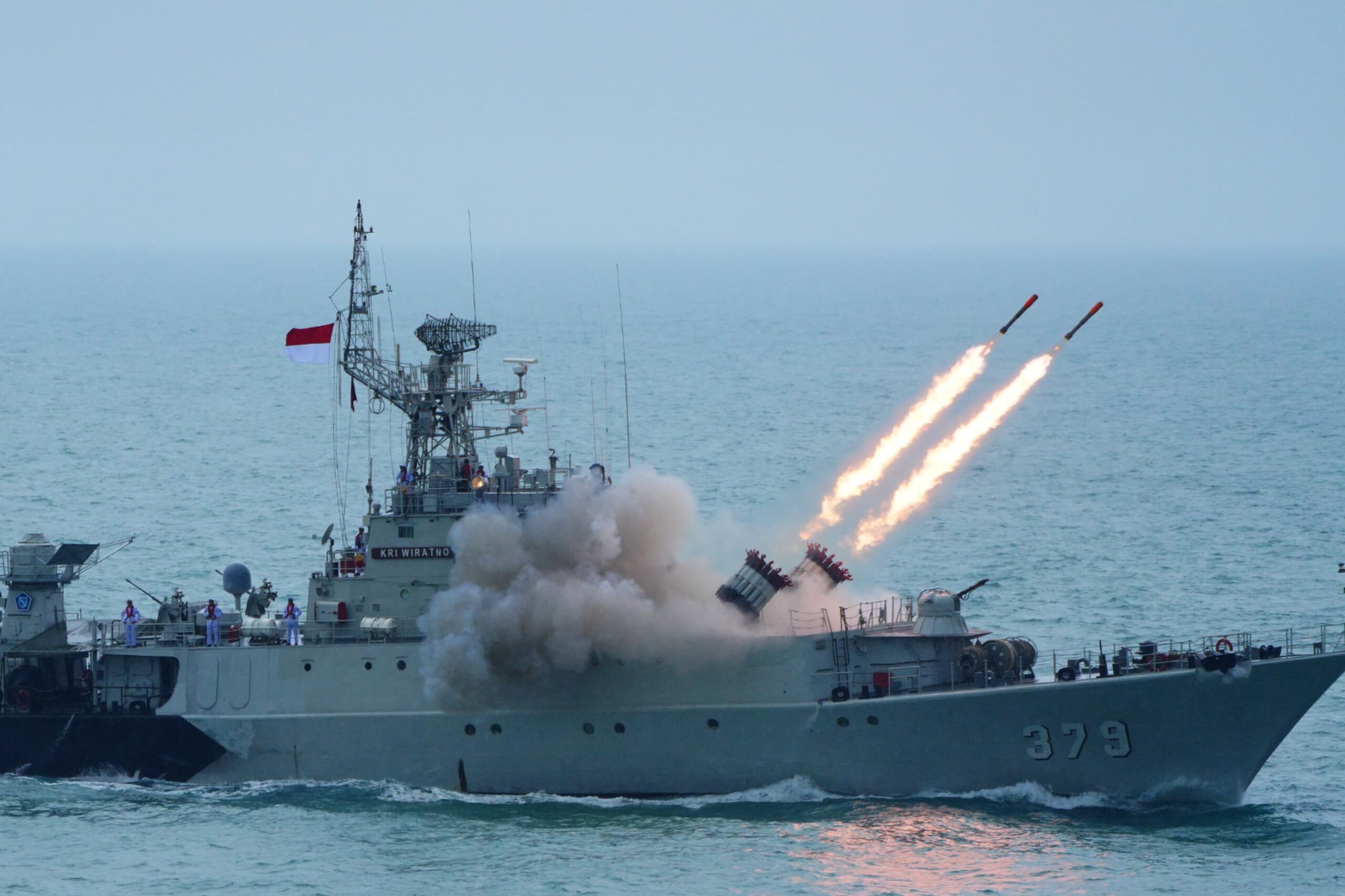 TNI AL Uji Kesiapsiagaan Tempur di Selat Makassar, Dua Kapal Perang Dikerahkan