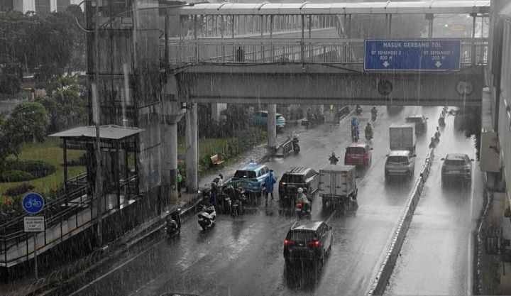 Jaksel dan Jaktim Berpotensi Hujan, Ini Prakiraan Cuaca Jakarta Hari Ini