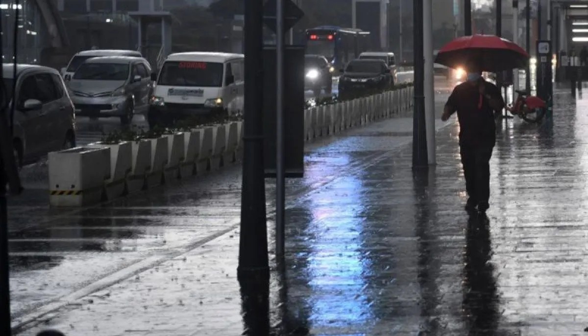 Jakarta Cerah Sepanjang Hari, Hujan Ringan Diprediksi Turun Malam Ini