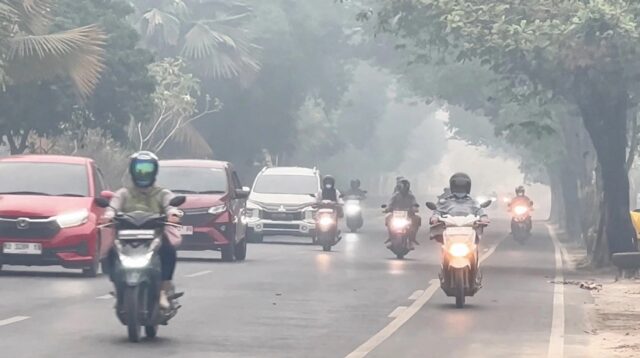 BRIN Kaji Modifikasi Cuaca Pakai Es Kering untuk Atasi Kabut Asap Karhutla
