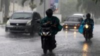 hujan BMKG Prediksi Hujan Guyur Mayoritas Indonesia, Waspadai Rob dan Gelombang Tinggi