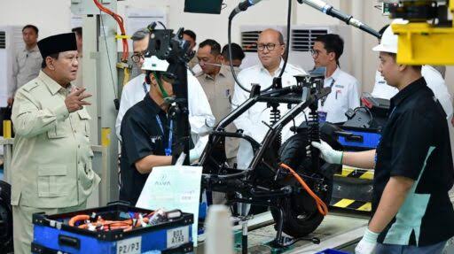 Dua Tahun Prabowo-Gibran: Dari KUR Rp 370 Triliun hingga Peluang UMKM Masuk Industri EV