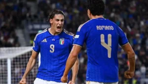 Tundukkan Turki 3-1, Italia Bayangi Prancis di Klasemen Grup A1