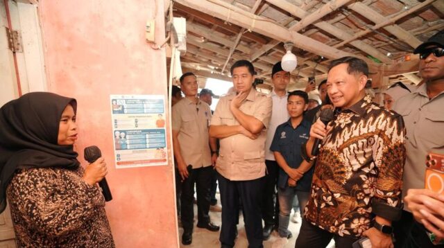 Pastikan Tepat Sasaran, Mendagri Tinjau Langsung Program BSPS di Purwakarta
