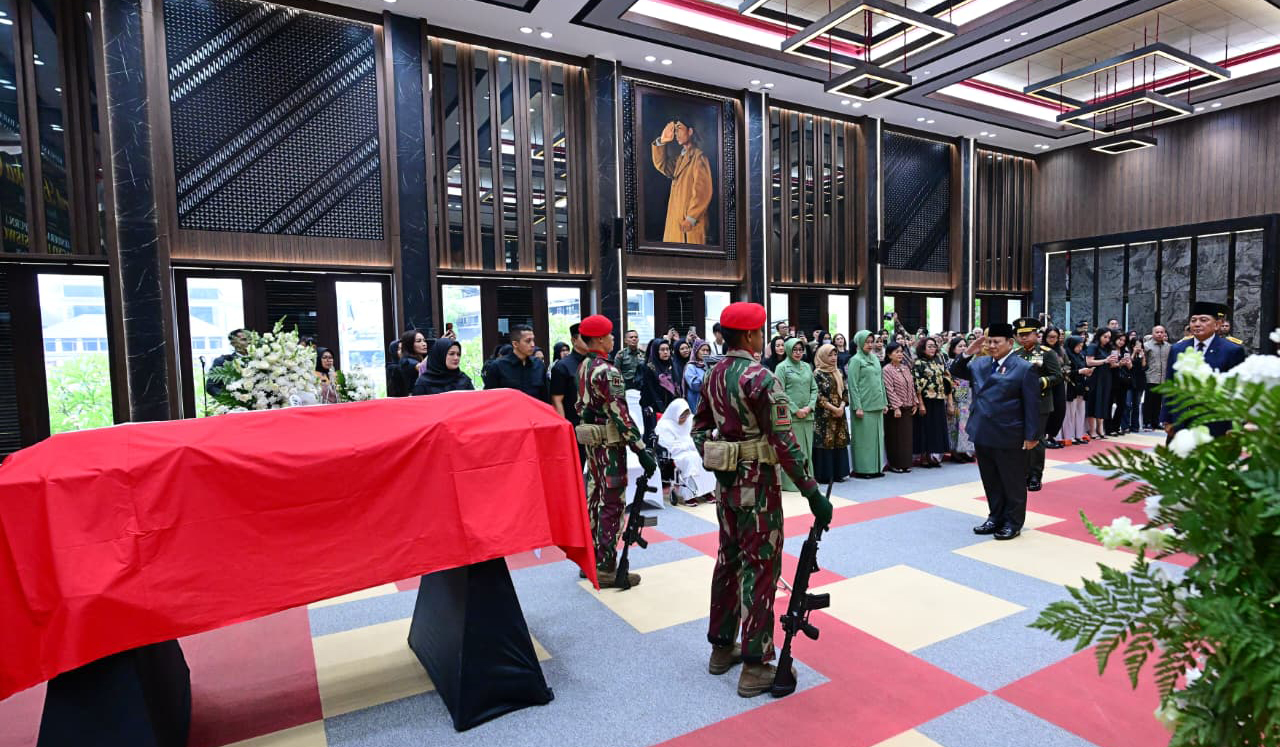 Prabowo Beri Penghormatan Terakhir untuk Subagyo HS