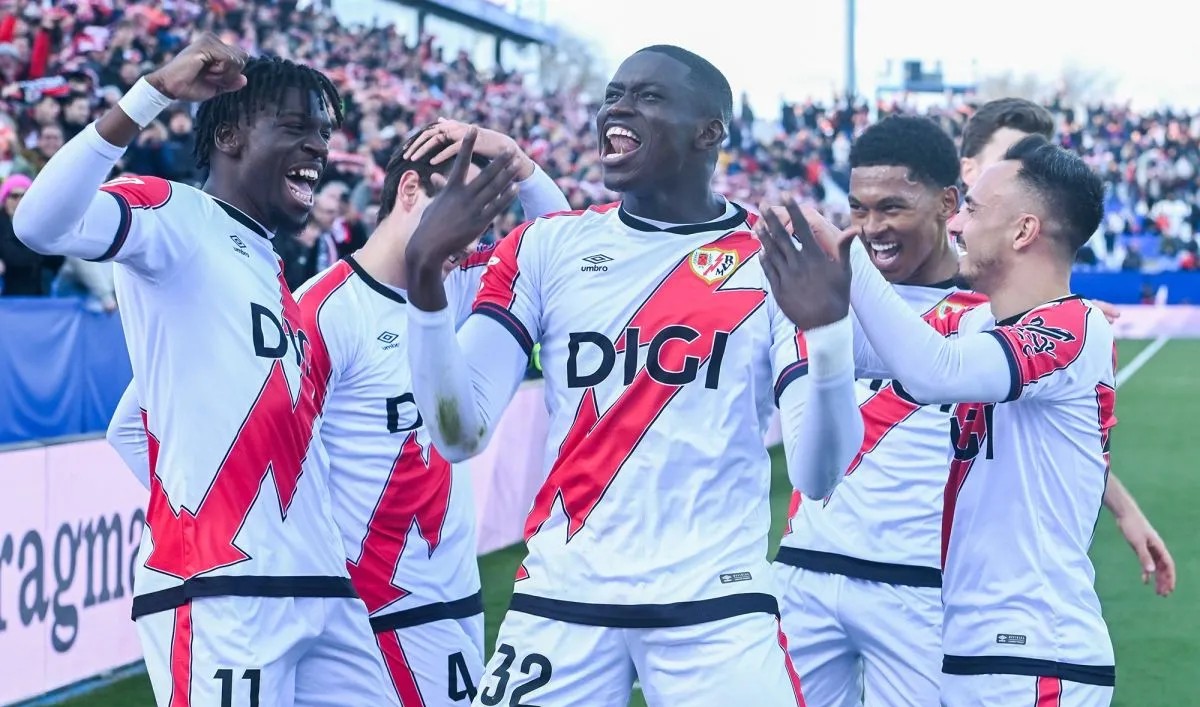 Laga Rayo Ricuh, Wasit Hentikan Pertandingan