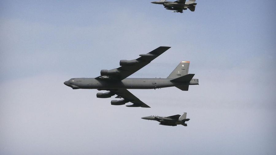 Bomber AS Tinggalkan Inggris, Selat Hormuz Kembali Memanas