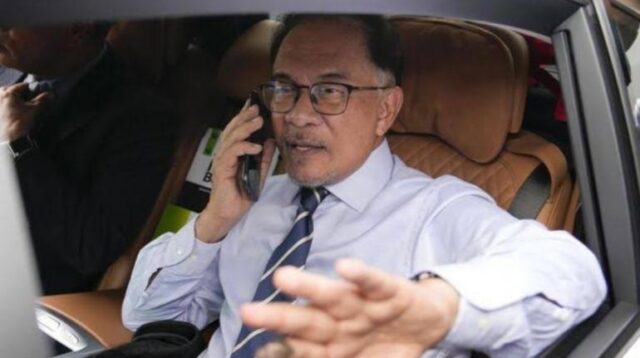 PM Malaysia Telepon Prabowo, Menlu Ungkap Penanganan Asap Karhutla