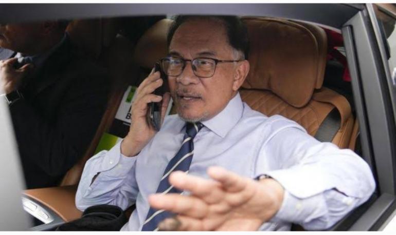 PM Malaysia Telepon Prabowo, Menlu Ungkap Penanganan Asap Karhutla