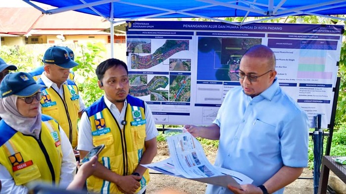 Andre Rosiade Tinjau Pengerukan Sungai Padang, Rehab-Rekon Dipercepat