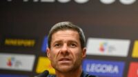 xavi alonso Xabi Alonso Tantang Chelsea Tampil Maksimal Hadapi MU